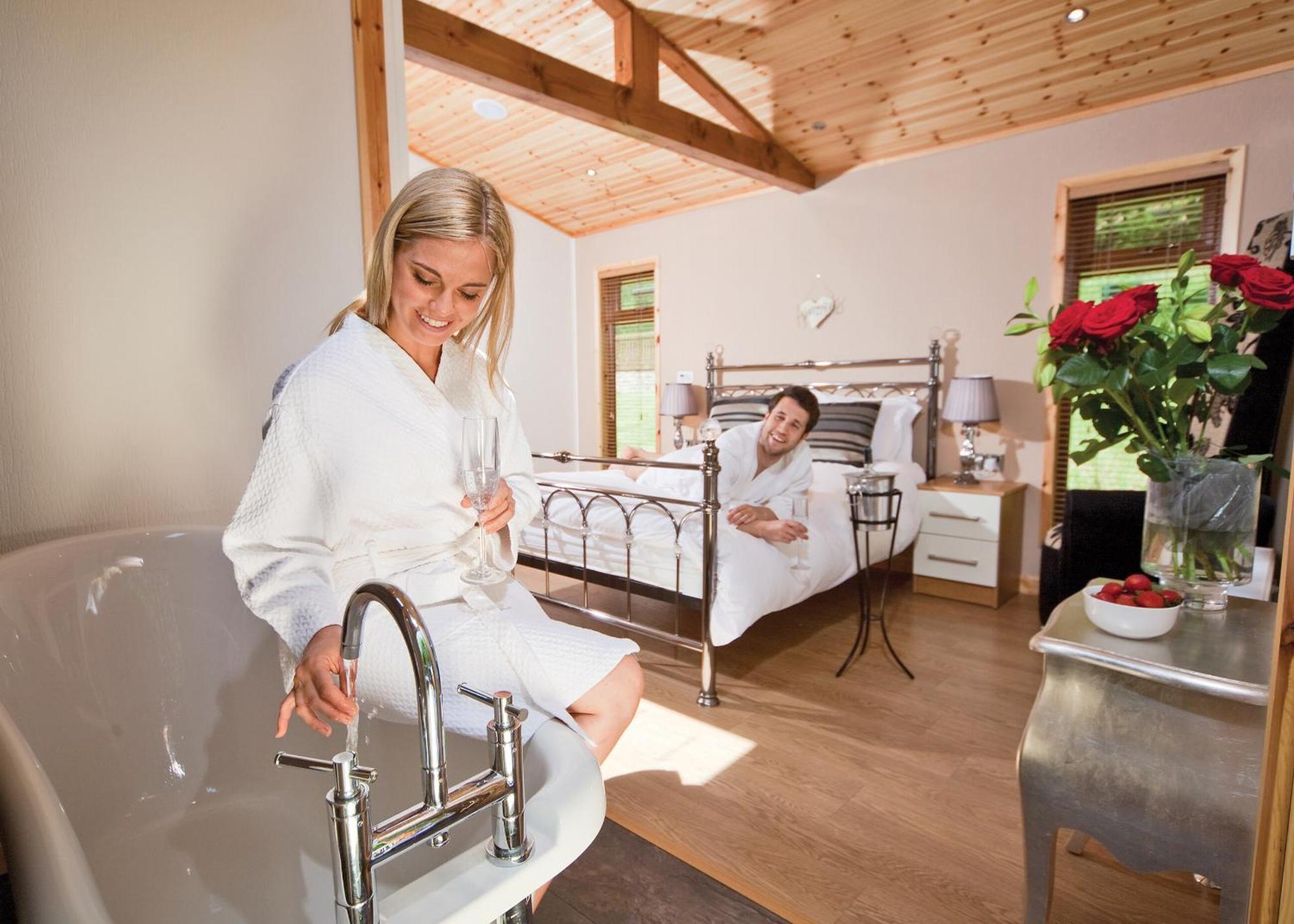Charlesworth Lodges Глоссоп Номер фото